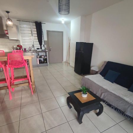 Апартаменты Location Saisonniere Meublee F2 St Leu Face Ocean A 1 Min Plage Сен-Лё Экстерьер фото